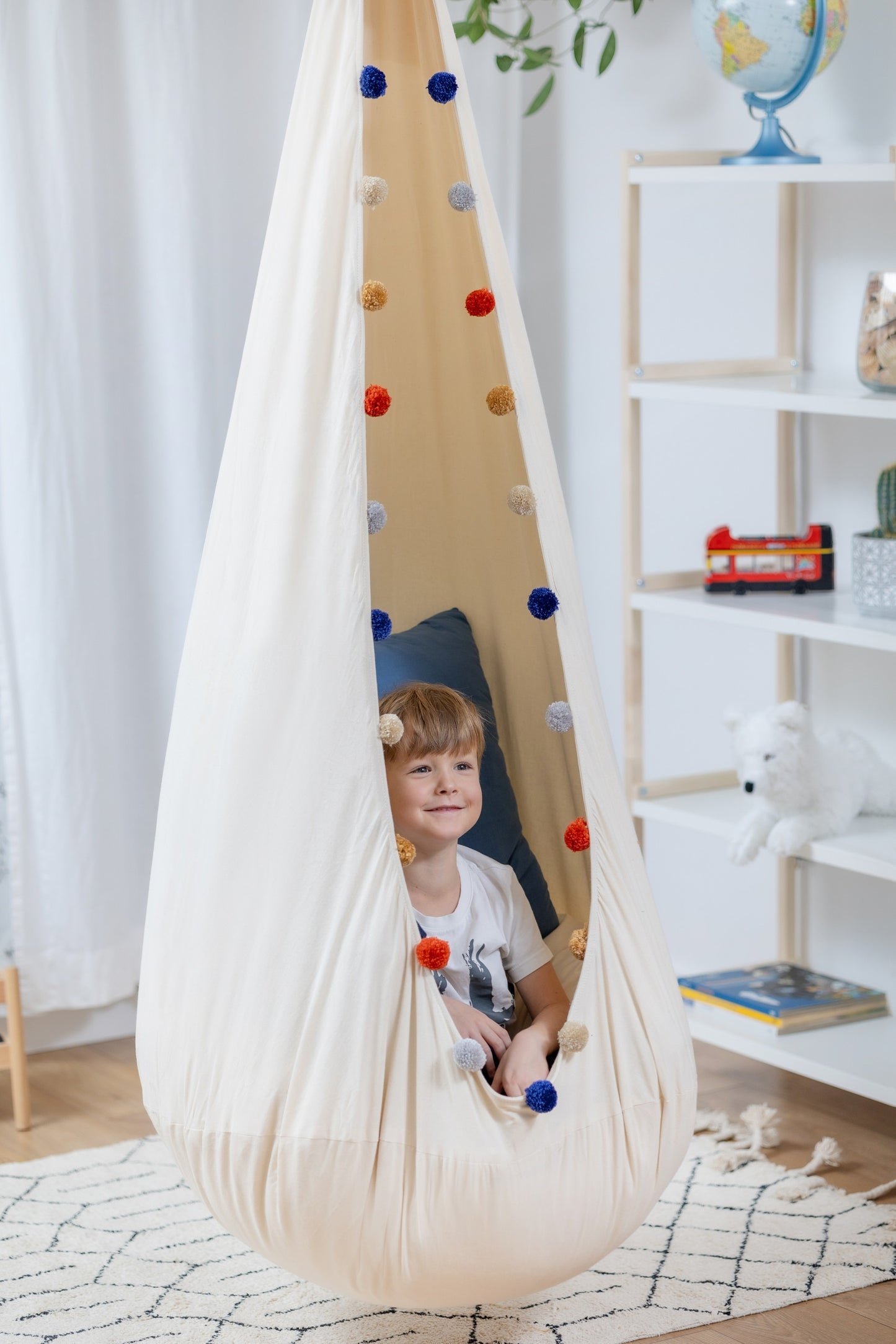 Large Cocoon "Cheerful Pompon"