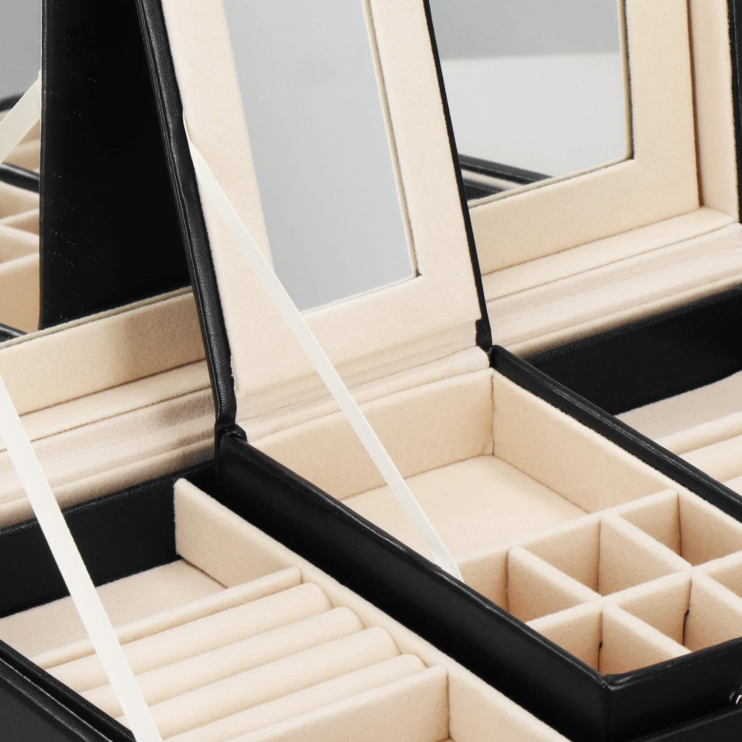 Papuošalų dėžutė juodos spalvos HA1031 25.3x25.3x8.5cm