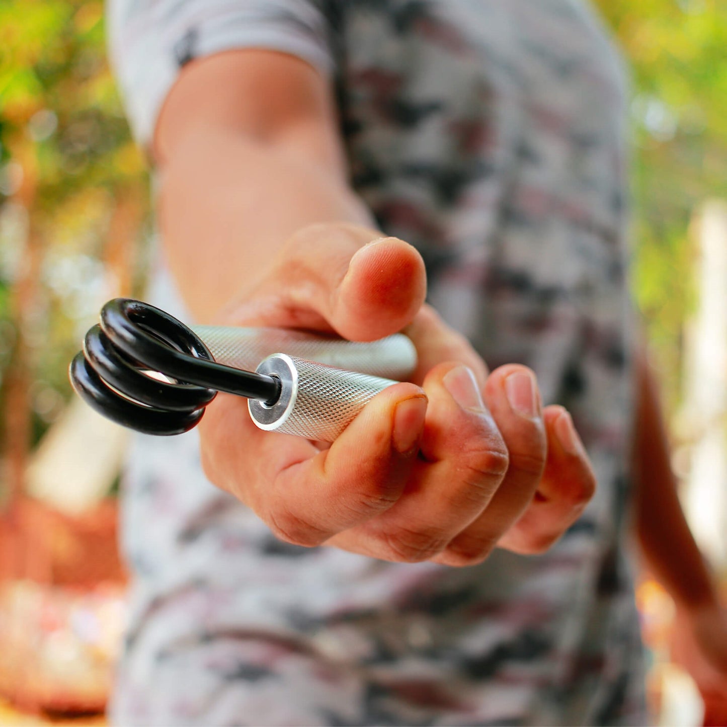 Plieninis rankų treniruoklis, rankų ekspanderis 68 kg rankų pratimams,  FA0150, sidabrinė-juoda