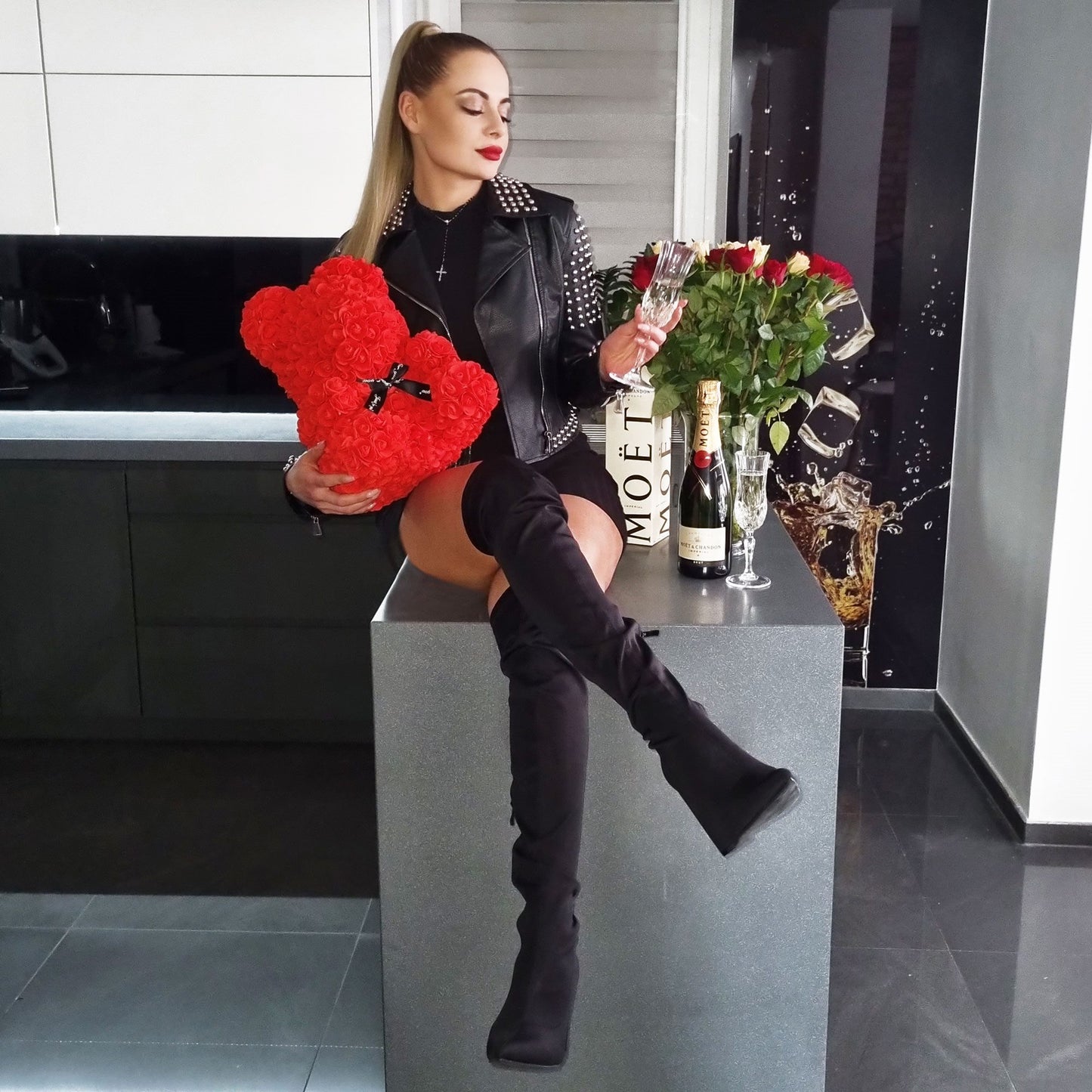 Dekoratyvinis meškiukas iš rožių  HA7224